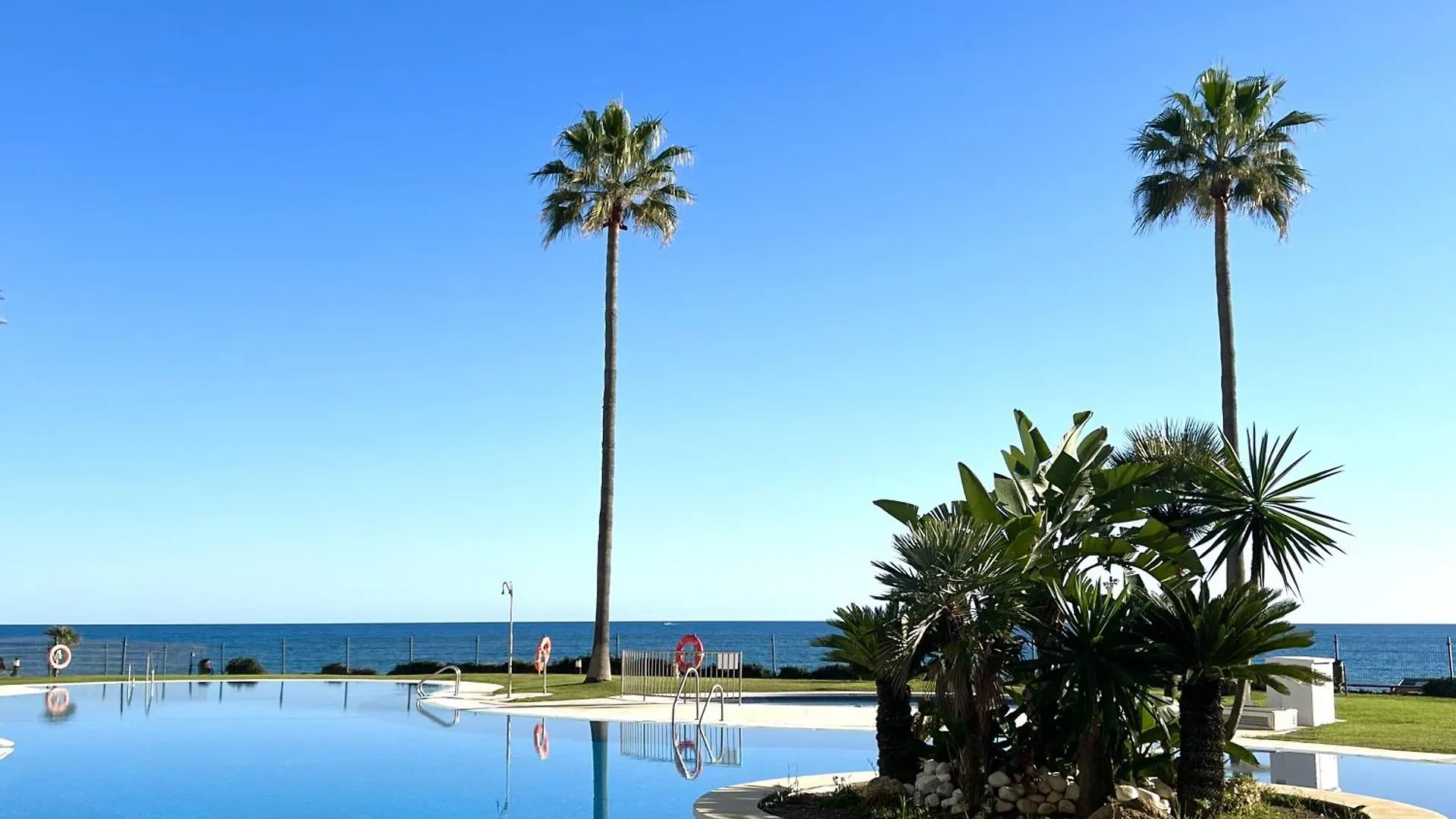 Mi Capricho Beachfront Penthouse With Terrace And Sea View Sitio de Calahonda Apartment