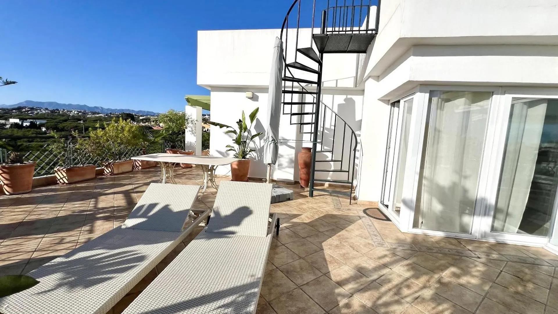 Mi Capricho Beachfront Penthouse With Terrace And Sea View Sitio de Calahonda